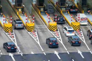 auto in coda a un casello