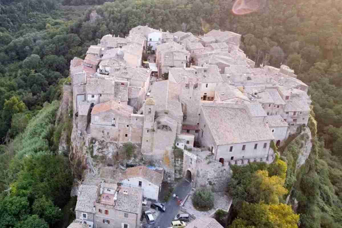 il borgo di Calcata visto dall'alto