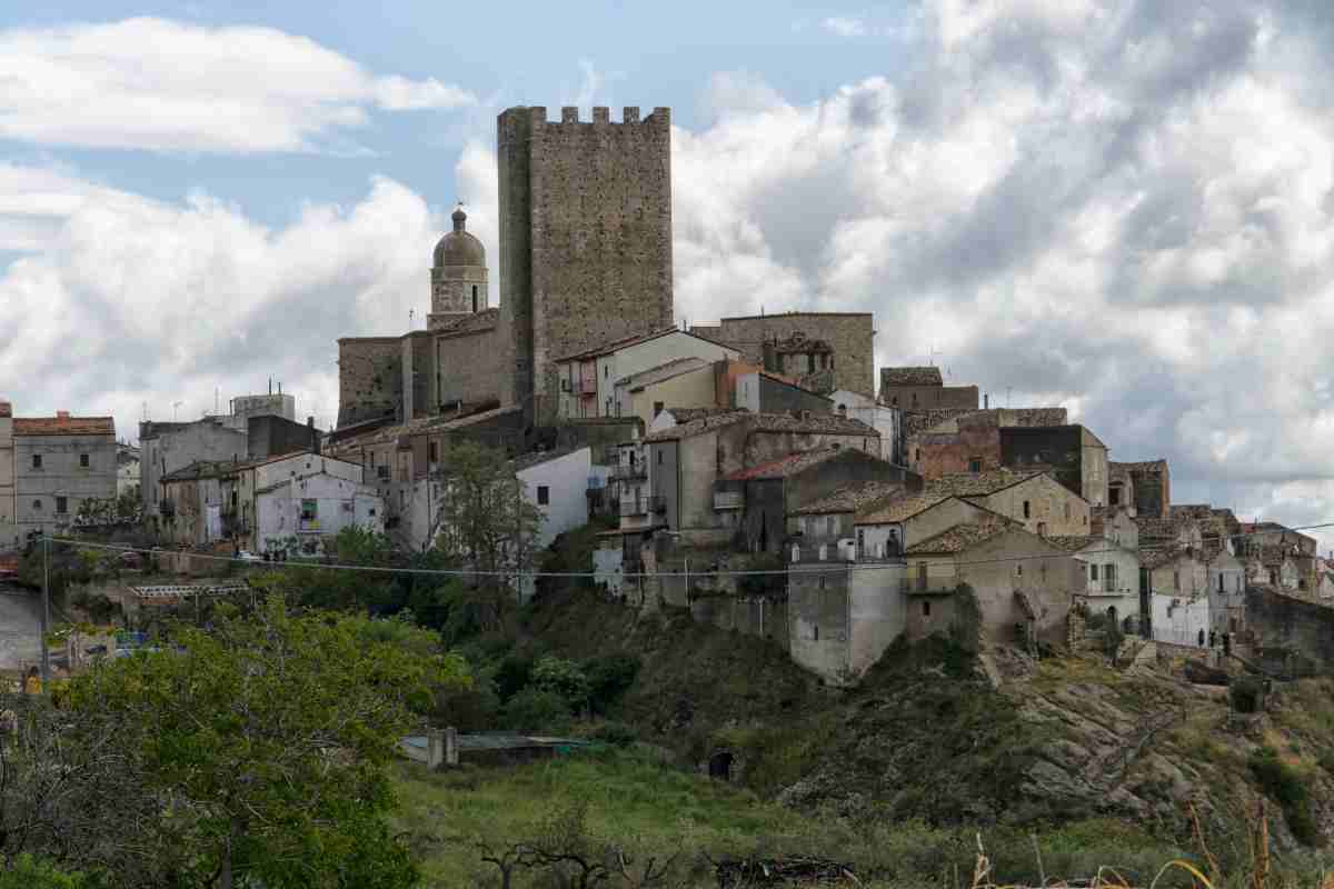 la torre normanna di pietramontecorvino
