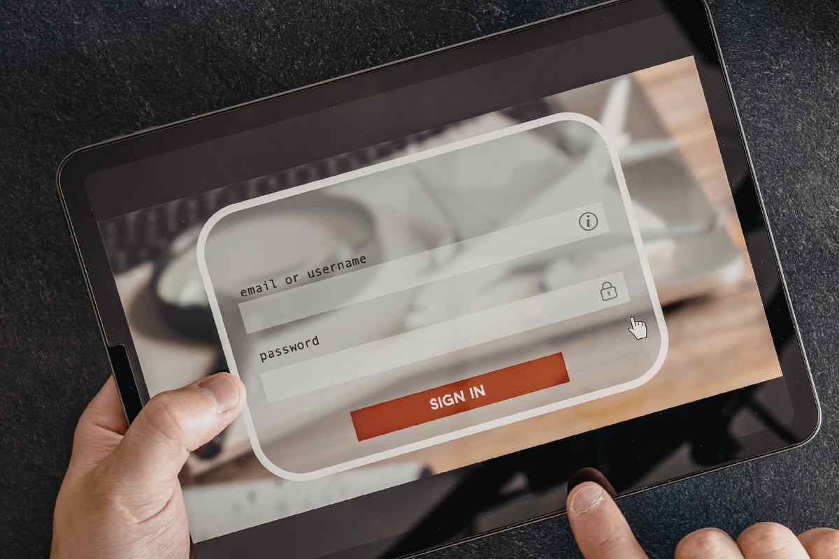 persona prenota volo aereo