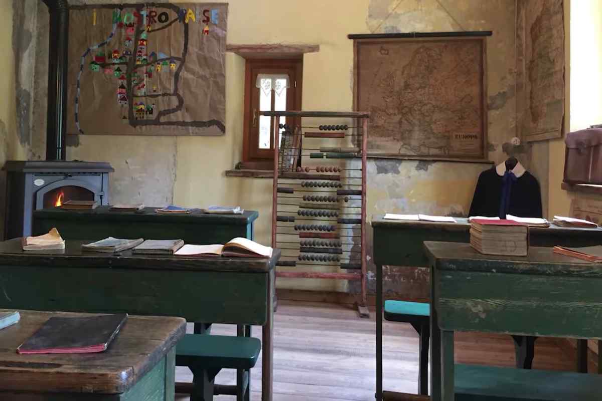 la vecchia scuola elementare ristrutturata in val di susa