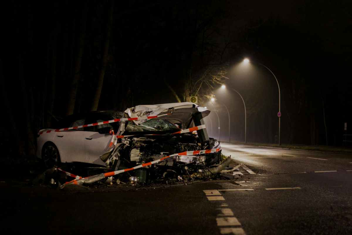 incidente d'auto di notte