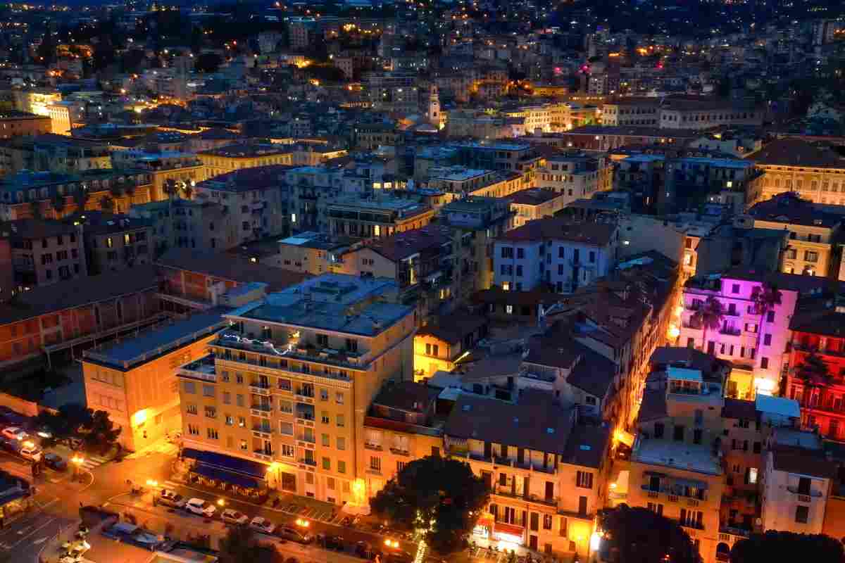 sanremo di notte dall'alto
