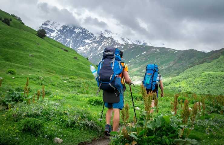 persona che fanno trekking