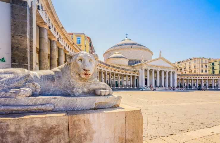 piazza del plebiscito napoli