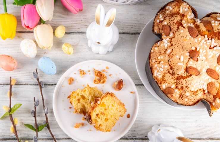 tavola pasquale con colomba