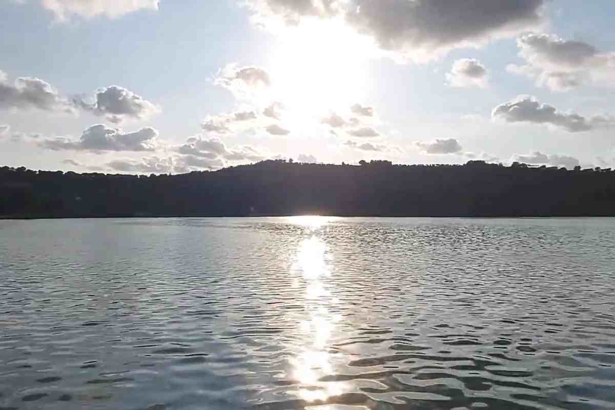 vista del lago d'averno