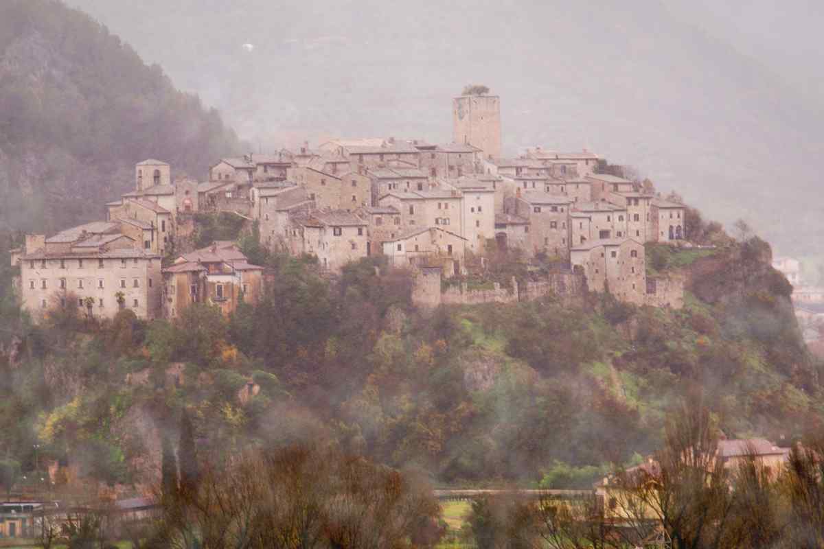 il borgo arroccato di Arrone