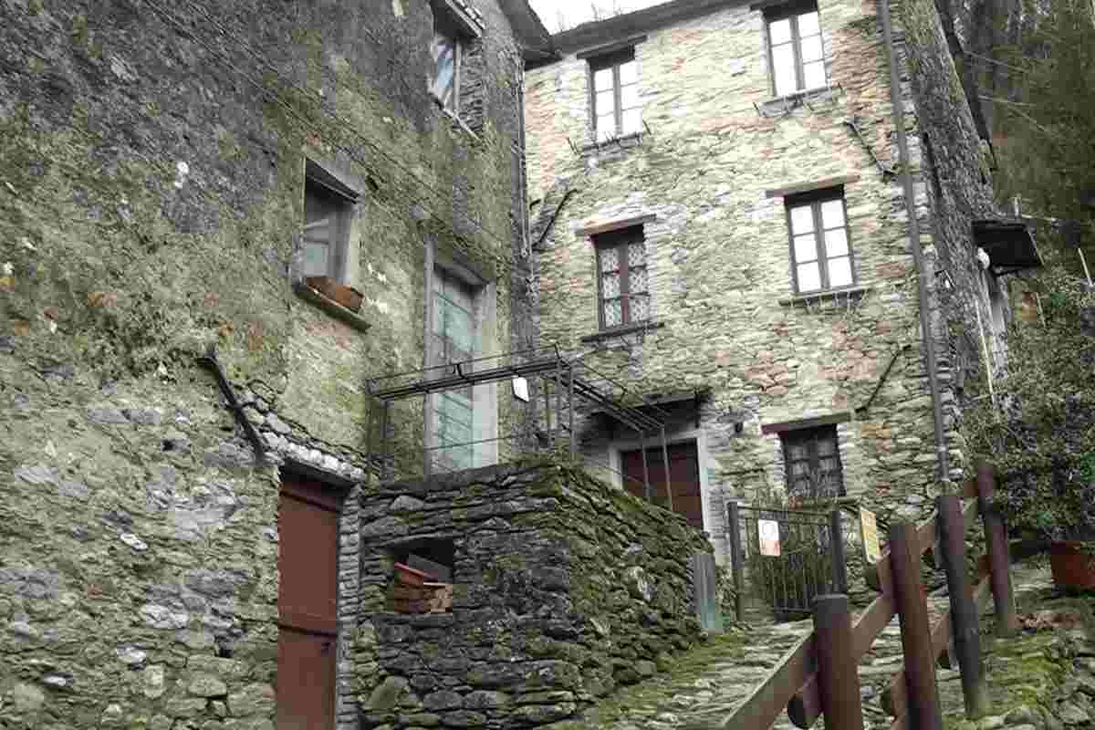 un particolare del borgo di isola santa