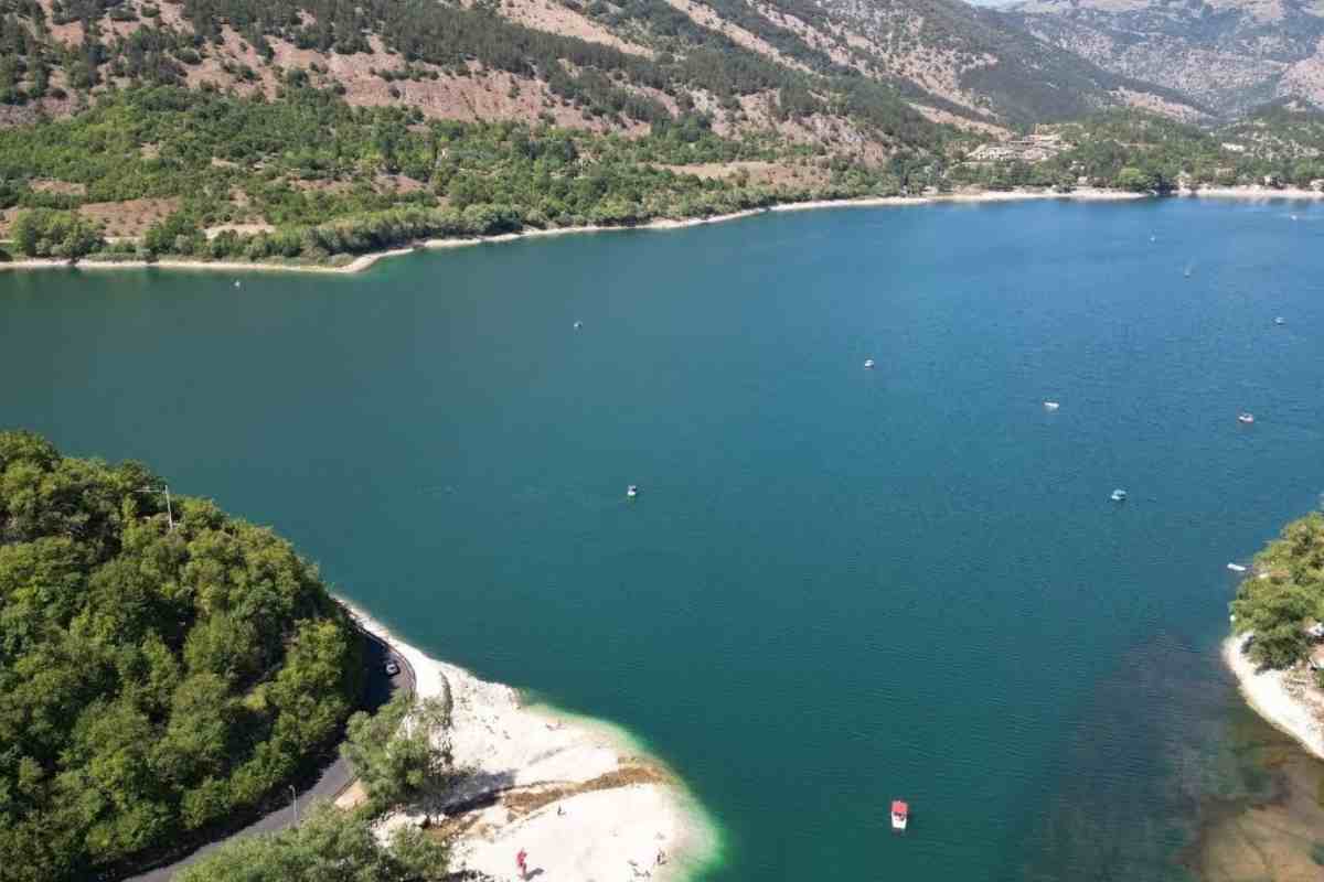 dettaglio del lago di scanno