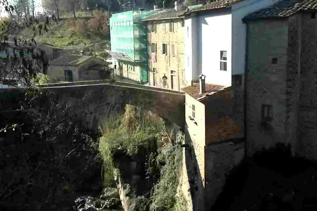 il ponte sopra il torrente ciuffenna