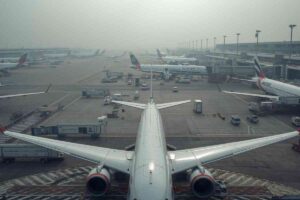 aerei fermi in aeroporto