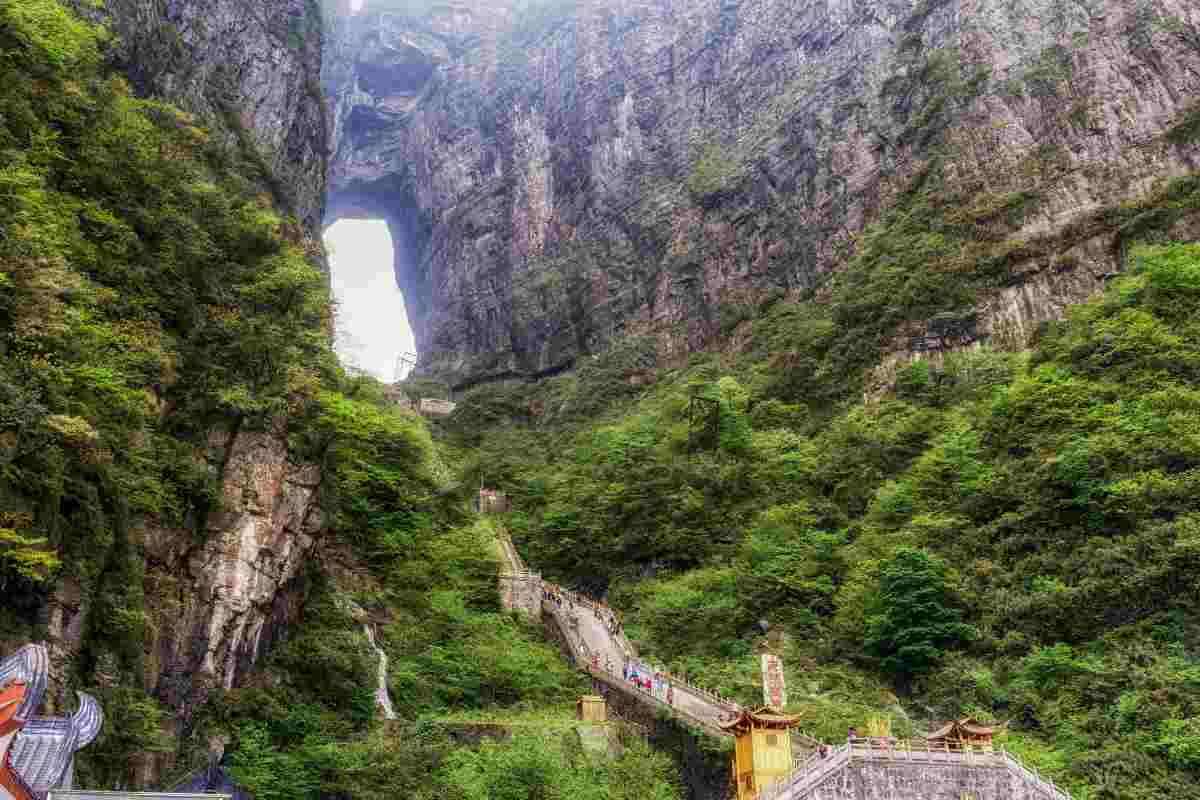 dettaglio della Porta del Paradiso vista dal basso