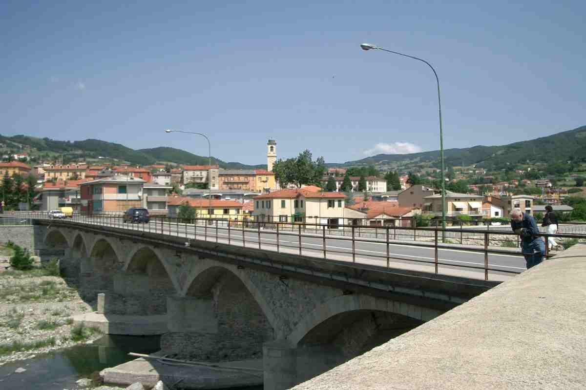 borgotaro e il ponte all'ingresso