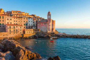 vista di tellaro al tramonto