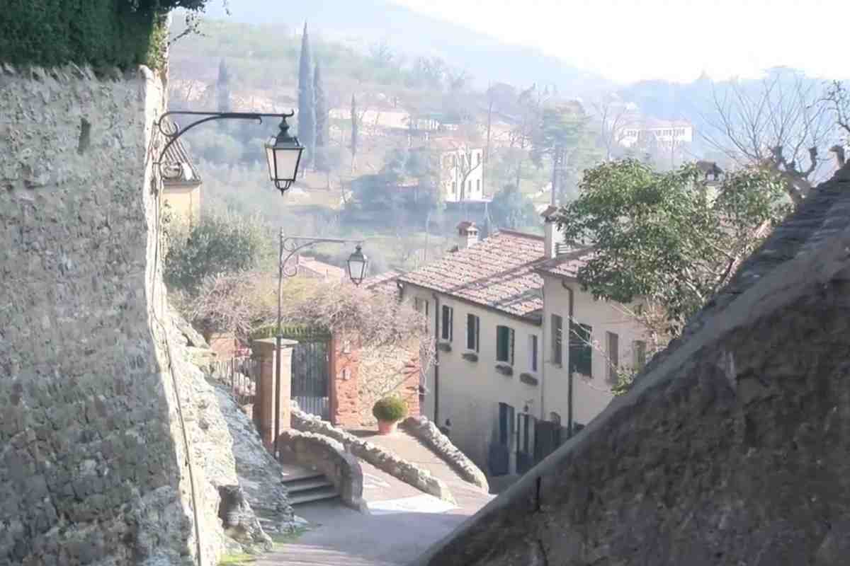 vista di Arquà Petrarca dalla casa del poeta