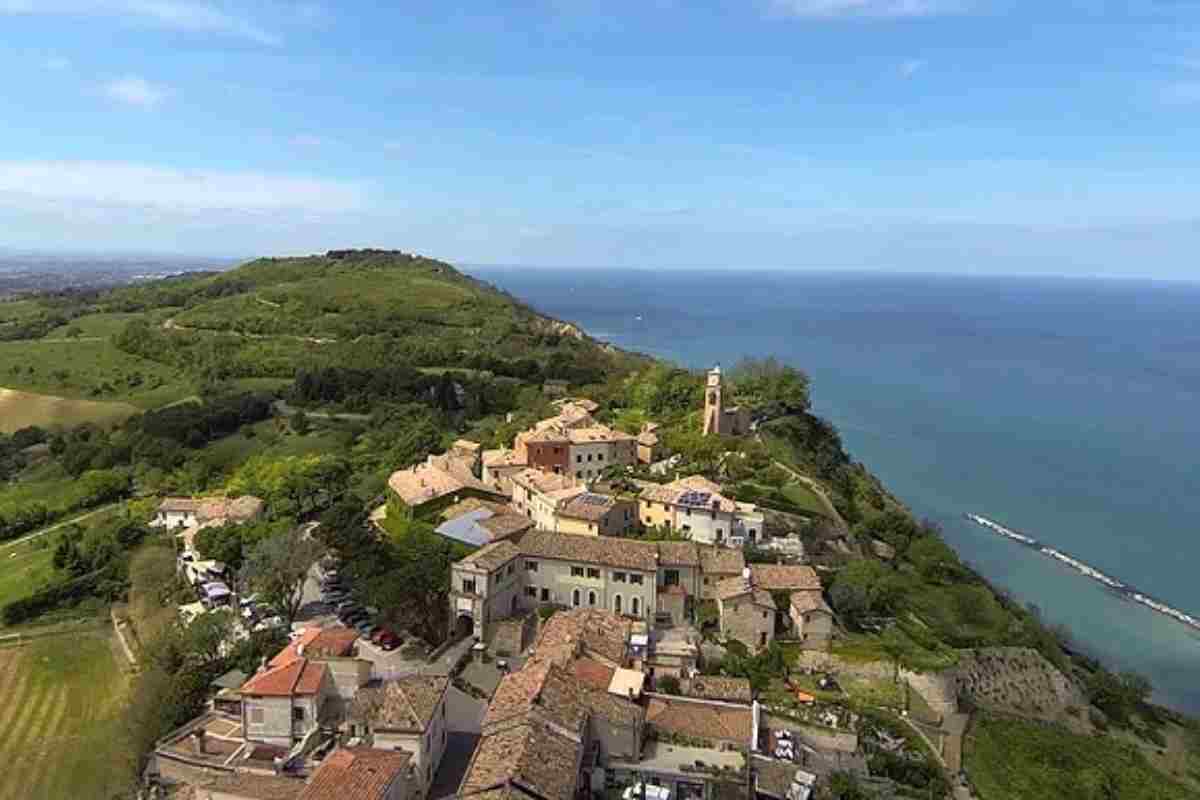 Fiorenzuola di Focara borgo raccontato anche da Dante Alighieri