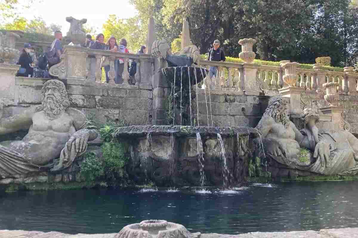 turisti a villa lante