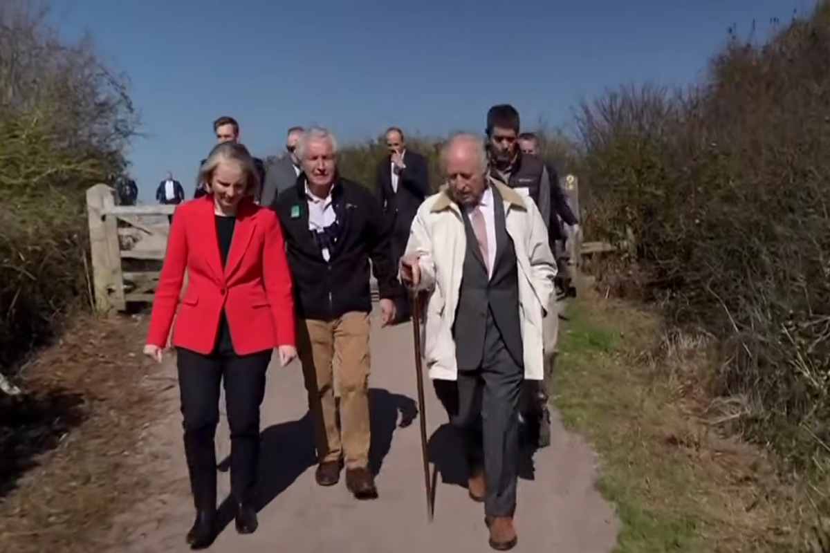 re carlo iii inaugura il cammino più lungo al mondo