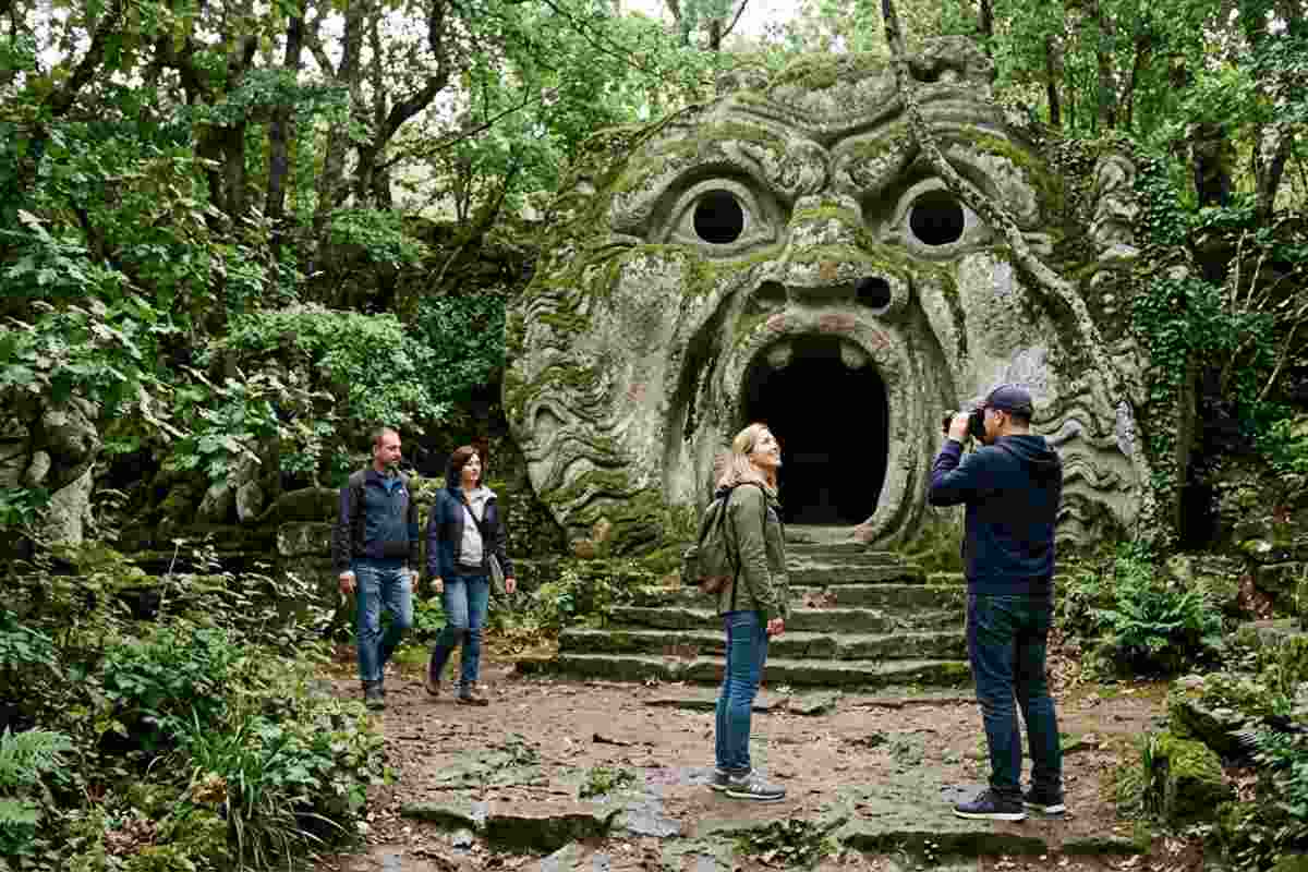 visitatori al campo di bomarzo