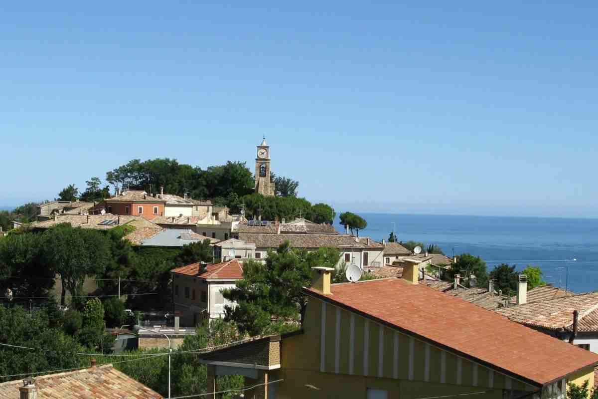 fiorenzuola di focara il borgo citato dai poeti