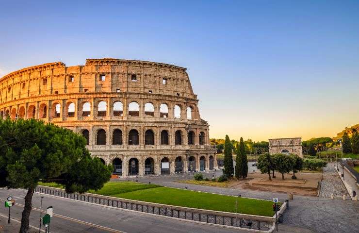 colosseo romano visto da lontano