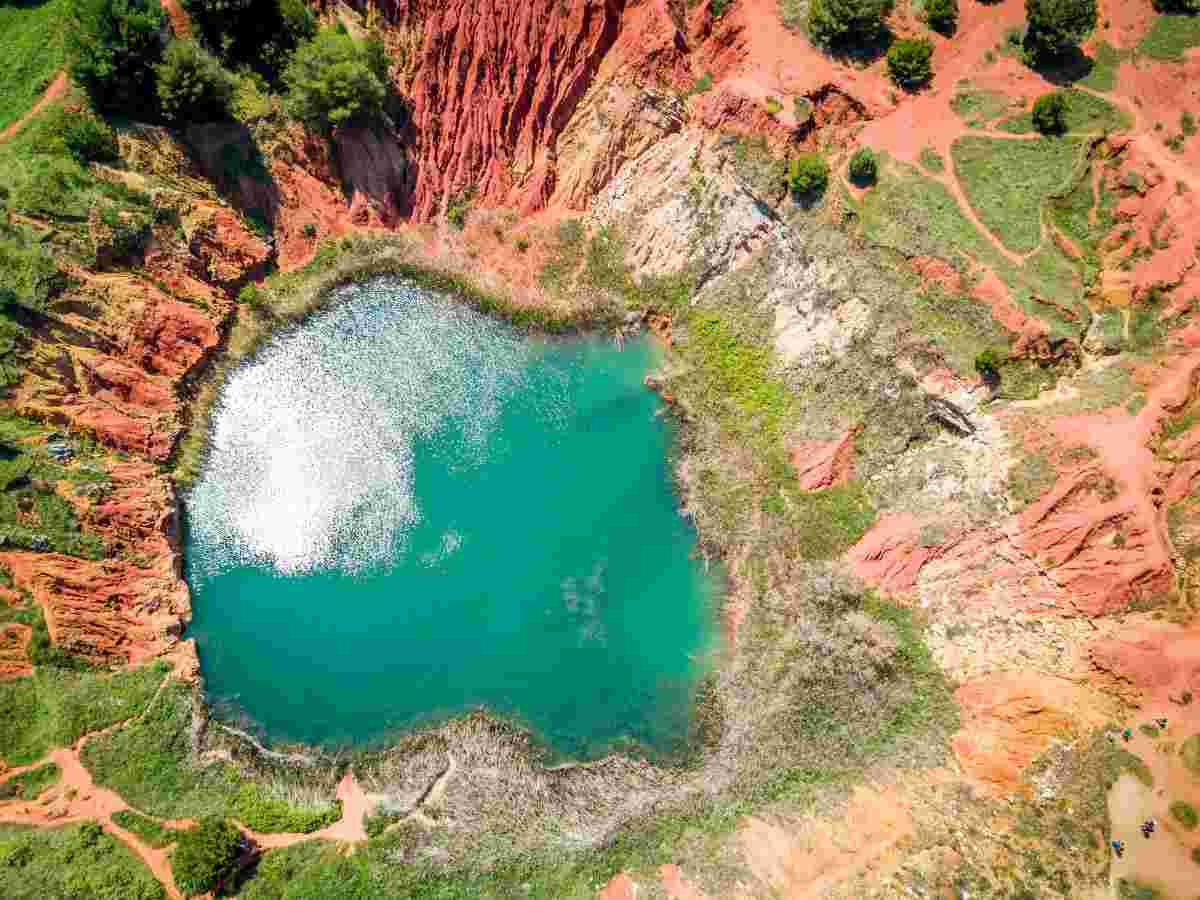 cava di bauxite vicino otranto