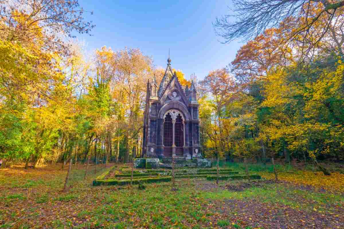 mausoleo nel bosco del sasseto