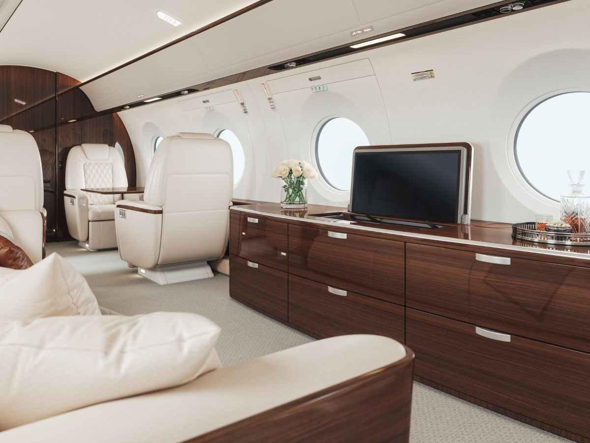 una cabina aerea deluxe con tv