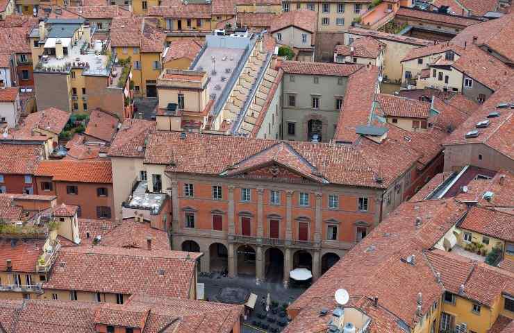 palazzo monzoli a bologna