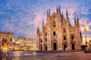 duomo di milano di sera