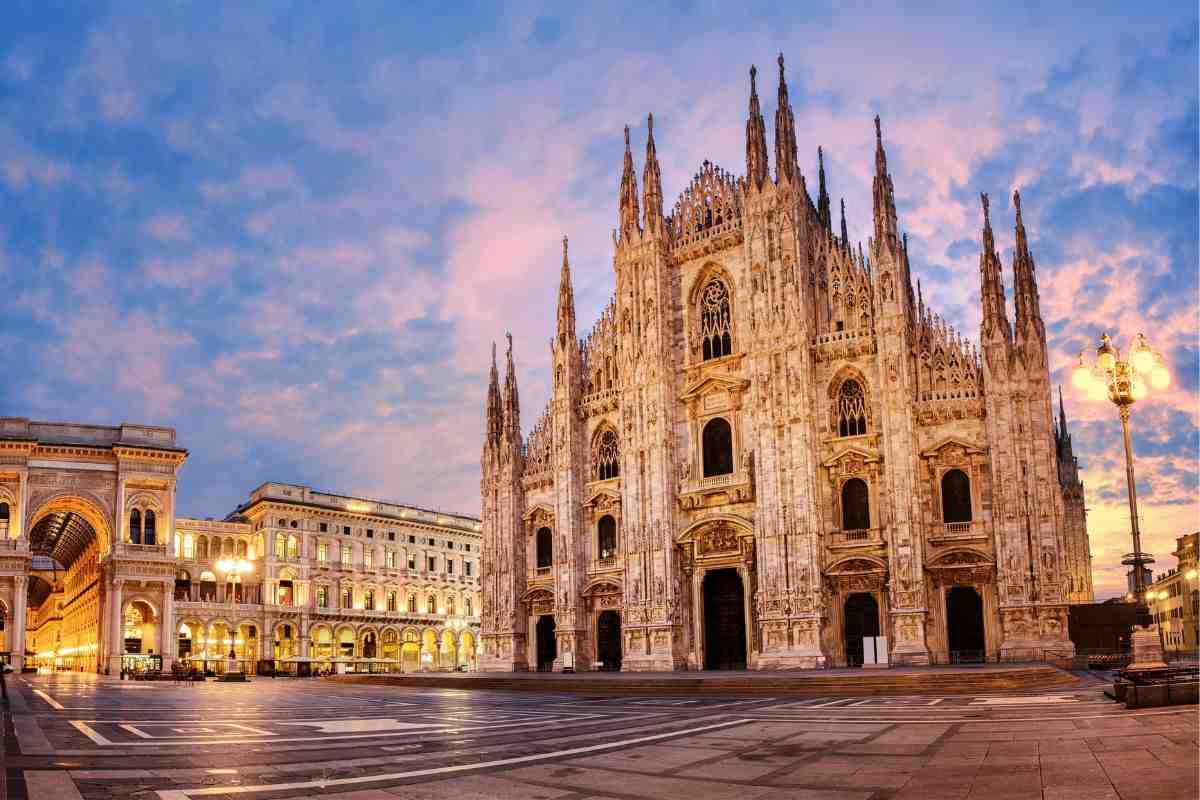 duomo di milano di sera