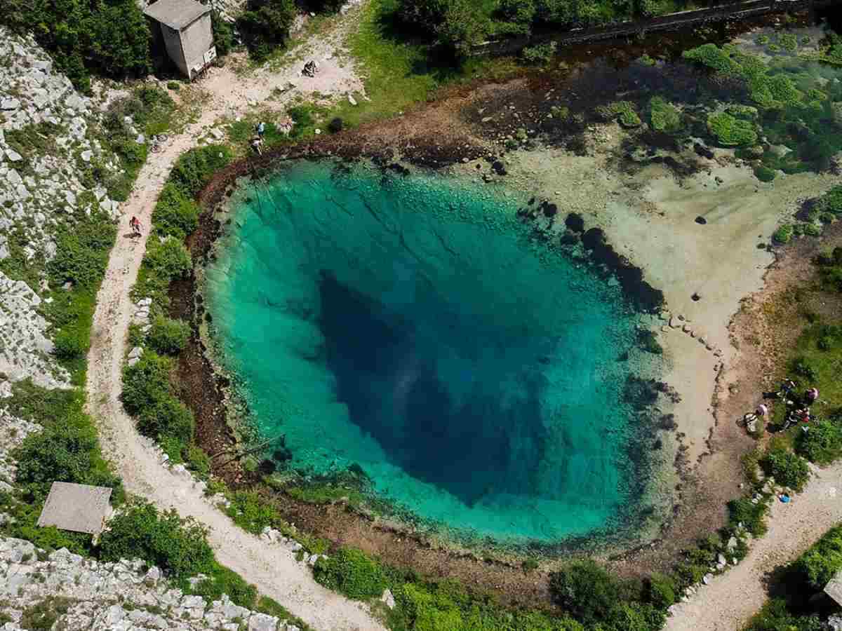sorgente occhio della terra