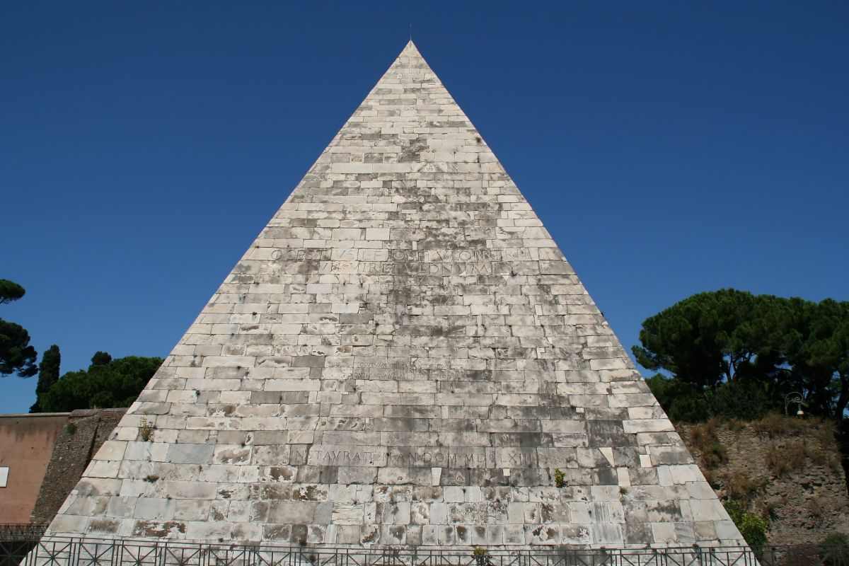 piramide cestia