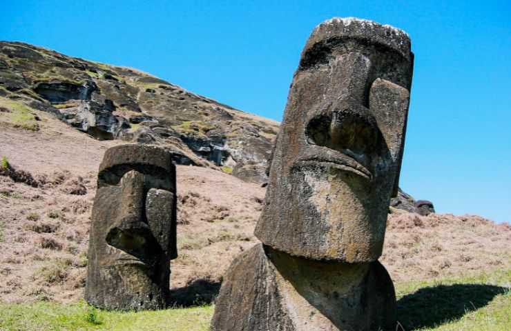 teste moai nell'isola di pasqua
