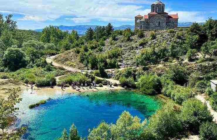 sorgente occhio della terra