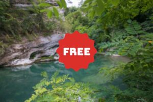 terme all'aria aperta sullo sfondo e scritta free