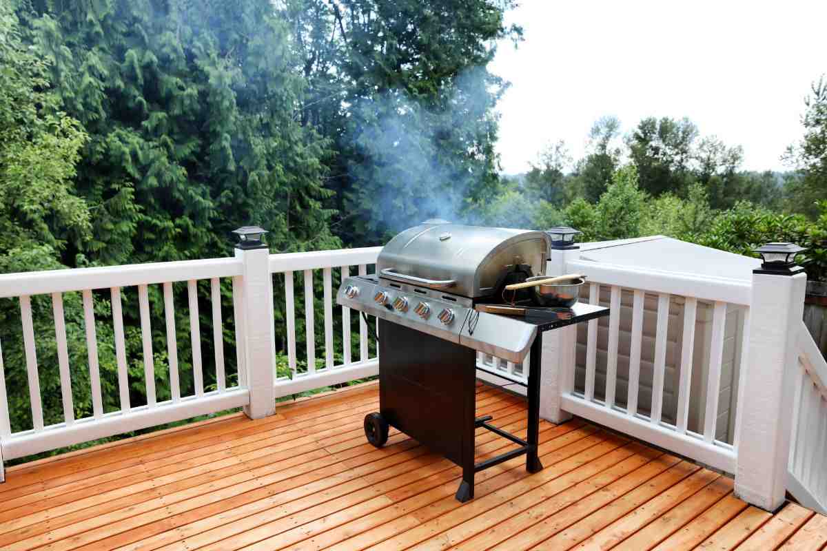 barbecue acceso in terrazzo