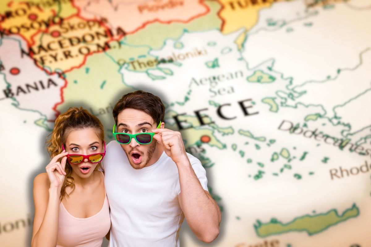 grecia sulla cartina e coppia sorpresa